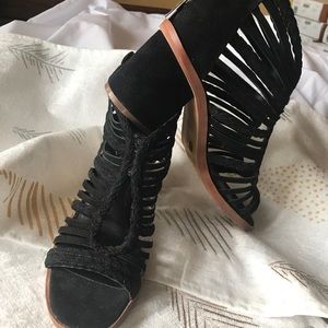 Women’s Vince Camuto Kestal Black Suede Wedge Sandal New Without Tags